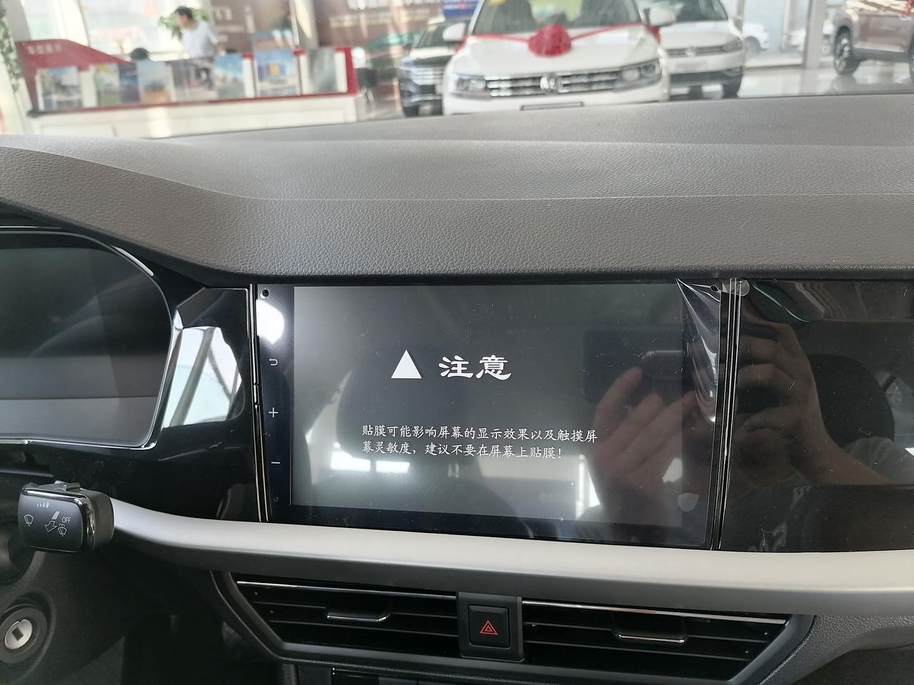 各位大神请问一下，销售说这是现在最新的朗逸280中控，我感觉不是原厂中控啊！