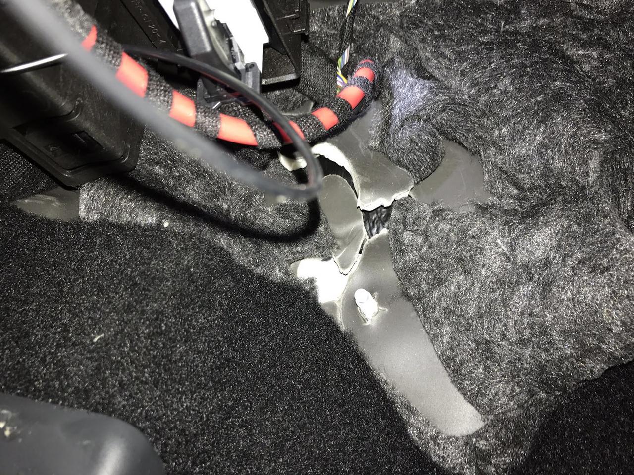 我刚刚买的朗逸存在问题 生锈 图片可以证实我说的话  三明上汽大众4s店 说图片这样问题正常正常 没问题 厂家电话来就忽