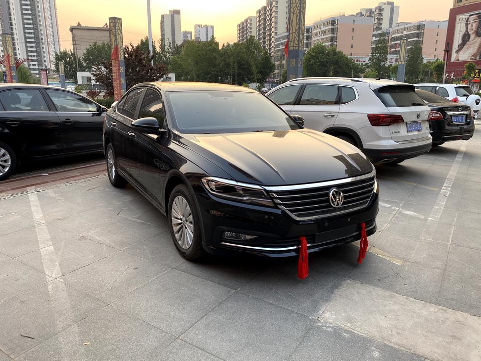 1.5L 自动舒适版 朗逸Plus 分期,落地价格在12.5以下的哪里有卖的？   要送行车记录仪和倒车影像！