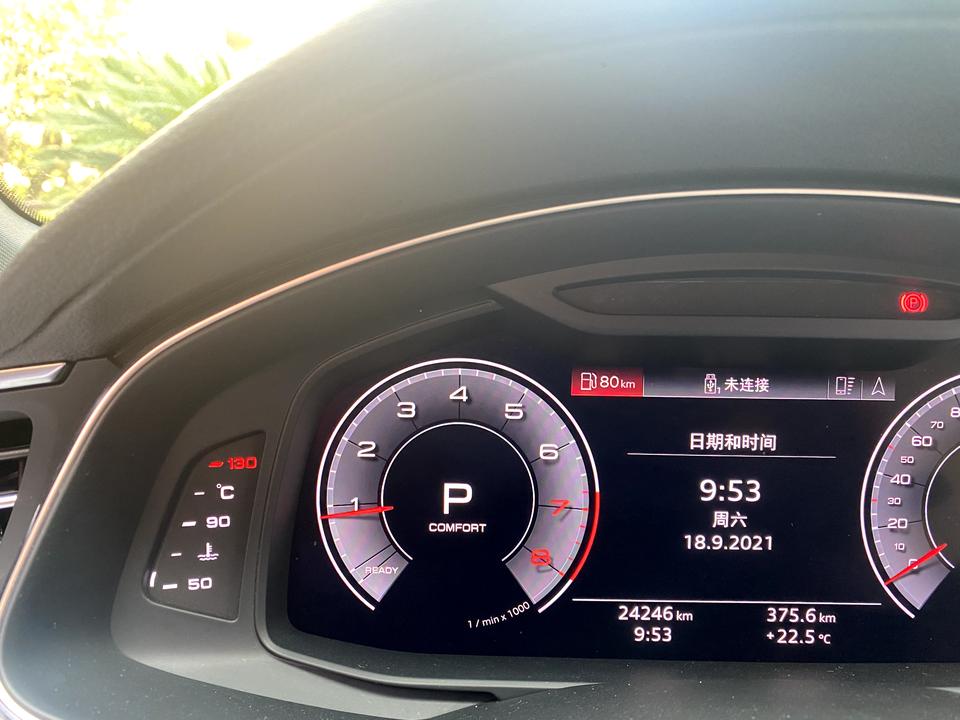 奥迪A6L 为什么一起动就差不多1000转？还有感觉没有以前几个月提速快！还有开快了踩刹车转速表也会上升。请求各位大佬帮
