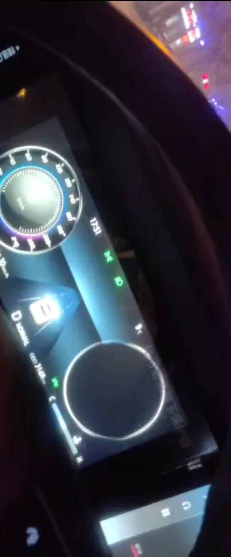 长安CS75 PLUS 导航时候你们的屏是否也一样？