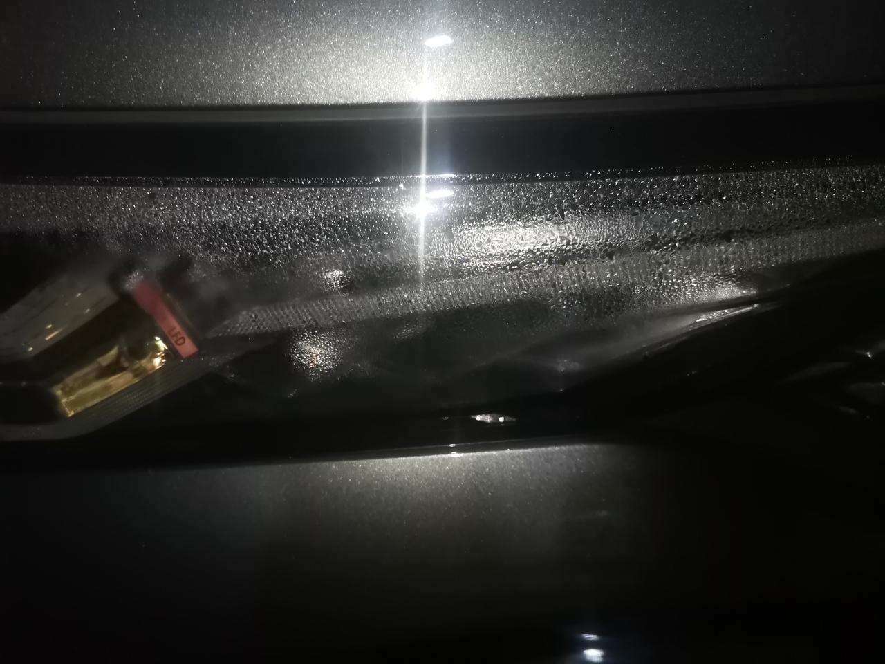 长安CS75 PLUS 下雨或者洗车后前大灯有水雾正常吗？