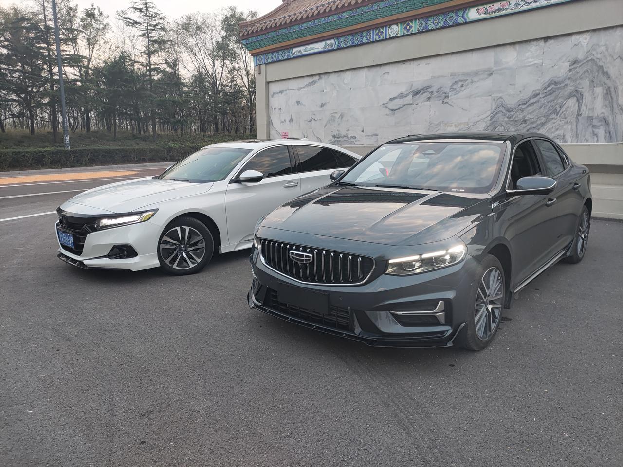 新车300多公里，时速90多稳定行驶时会感觉很抖，座椅脚下都抖，有时候能抖得腿麻，80一下没感觉。这是啥情况有没有懂这个