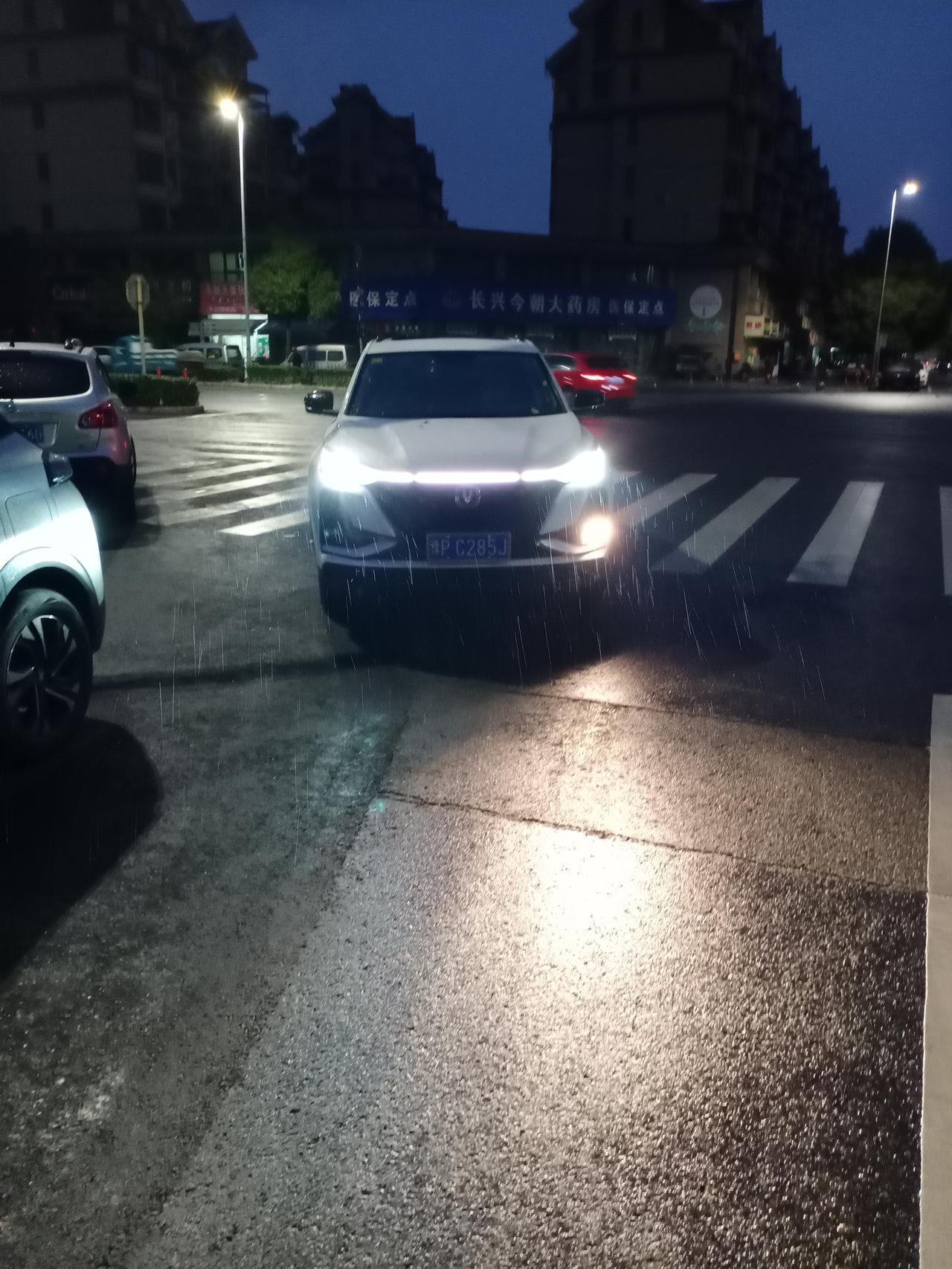 长安CS75 PLUS 为什么前雾灯有时亮有时不亮