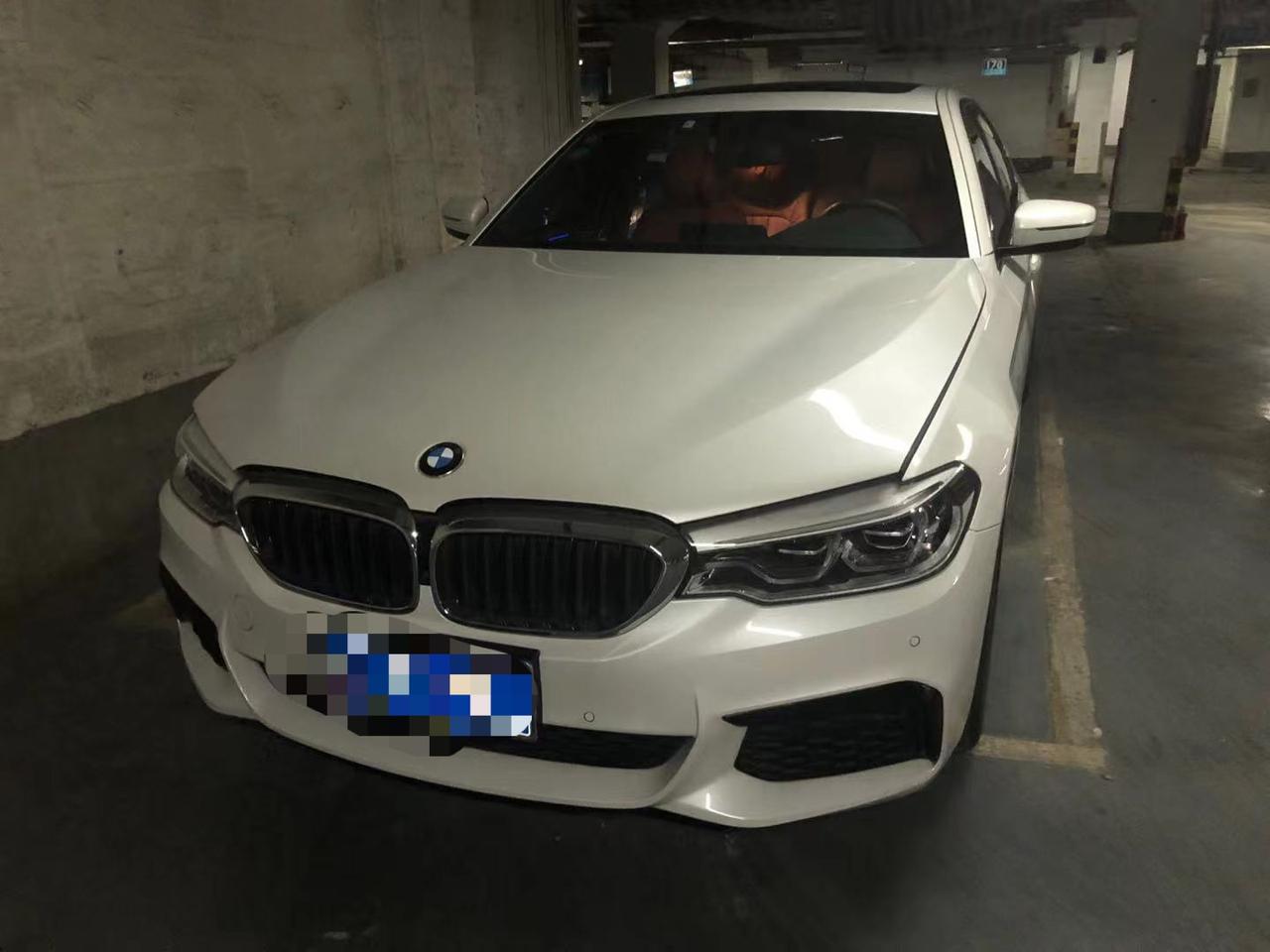 宝马5系 2020款530，舒适套装还能卖多少啊，一手车，2个面补漆