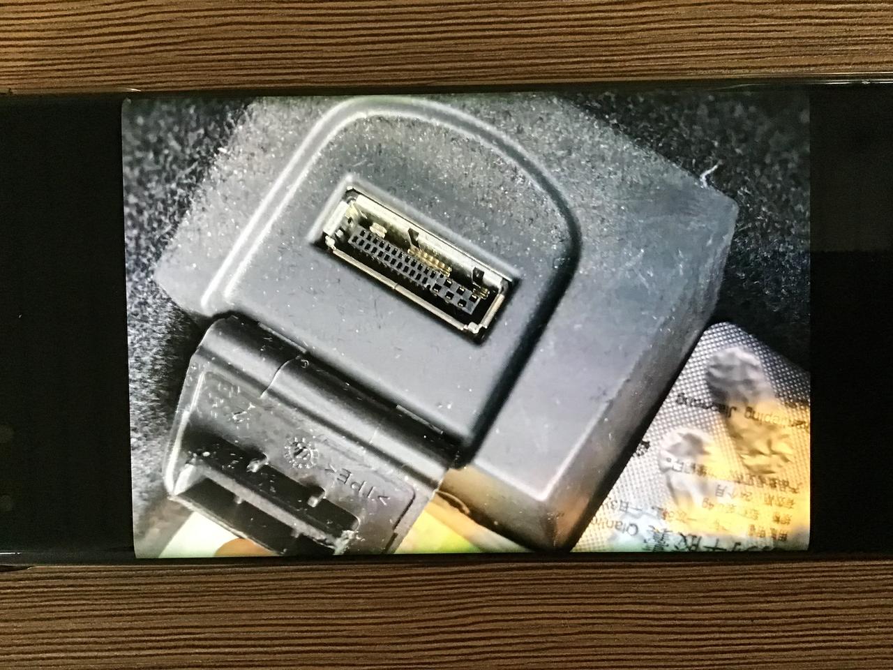 奥迪A6L 请教扶手箱里这个插口是干什么的？怎么用？谢谢?
