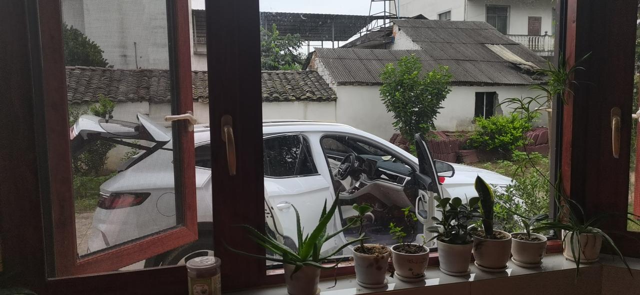 比亚迪宋PLUS DM-i 某个70年代的表叔，听说我买了比亚迪，各种内涵说国产车不行，说买国产车不知道什么时候就坏在马