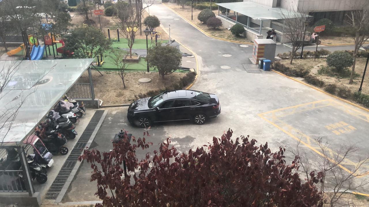 昨天才提的帕萨特330星空精英 早上上班的时候 刚起步就走 发动机声音好大 呜呜呜呜呜的 销售说是没有热车 热一会车就好