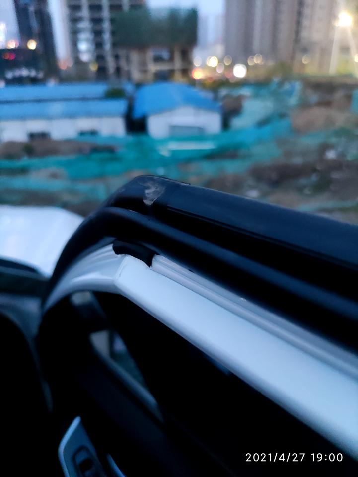 日产轩逸 下完雨车门顶上有泥，大家的都这样吗，还是车子密封性有问题