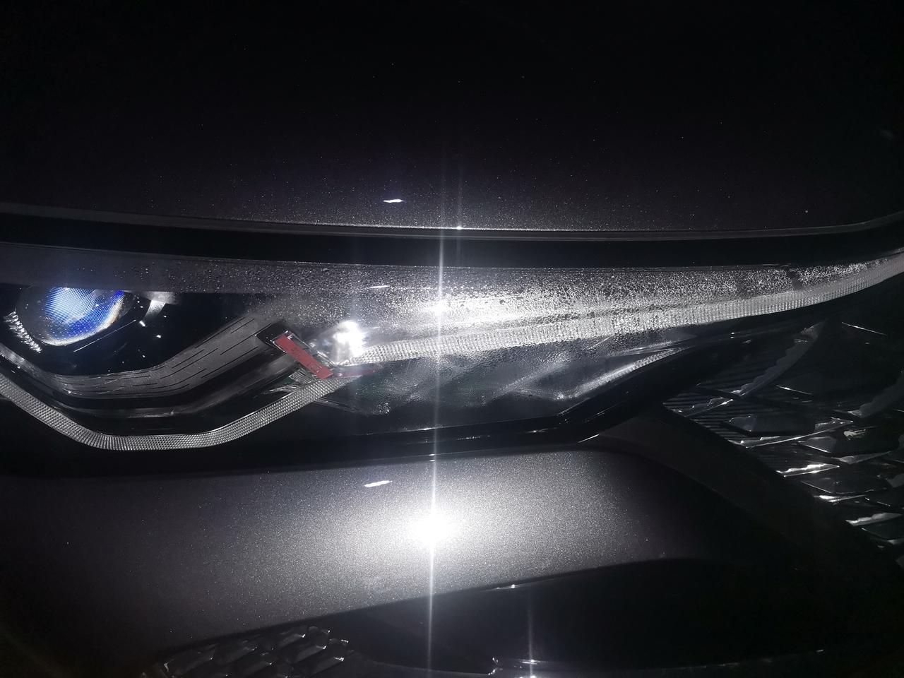 长安CS75 PLUS 下雨或者洗车后前大灯有水雾正常吗？