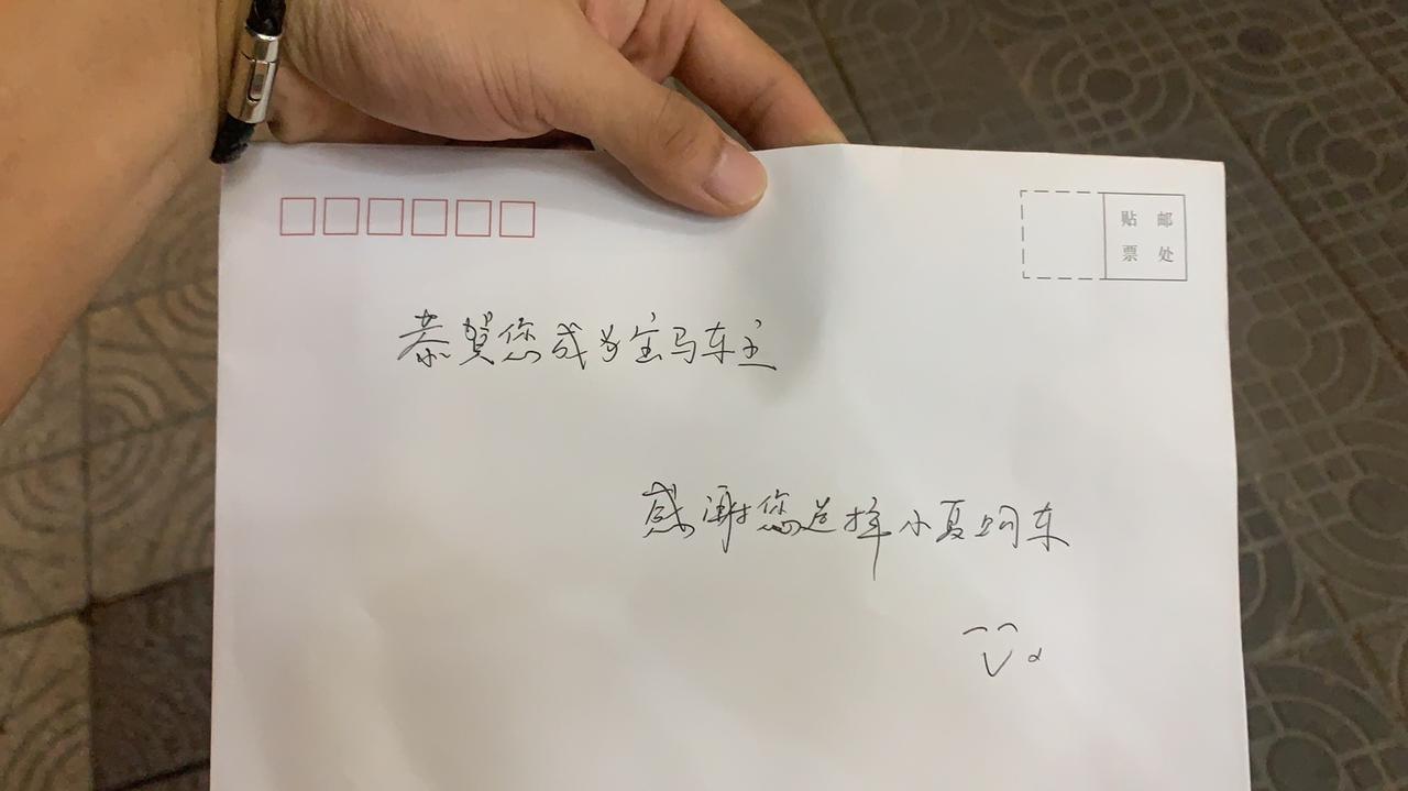 宝马5系 9月底定了台5系尊享 定金刚交两天销售打电话说厂商指导价涨了2000叫我加2000。现在又降了4000又开始装