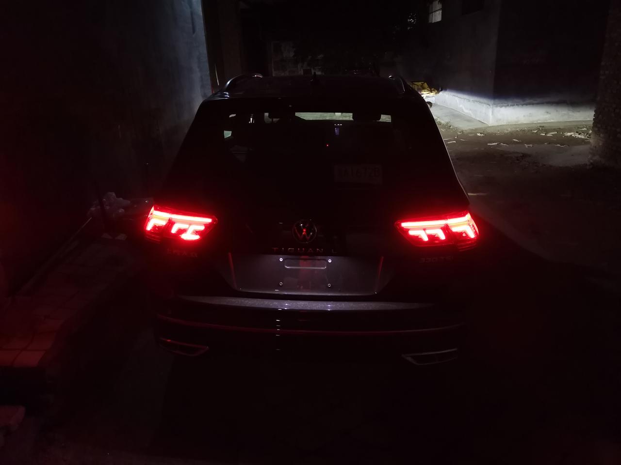 途观L 后雾灯是只有左边一个吗？右边对称的咋不亮呢？