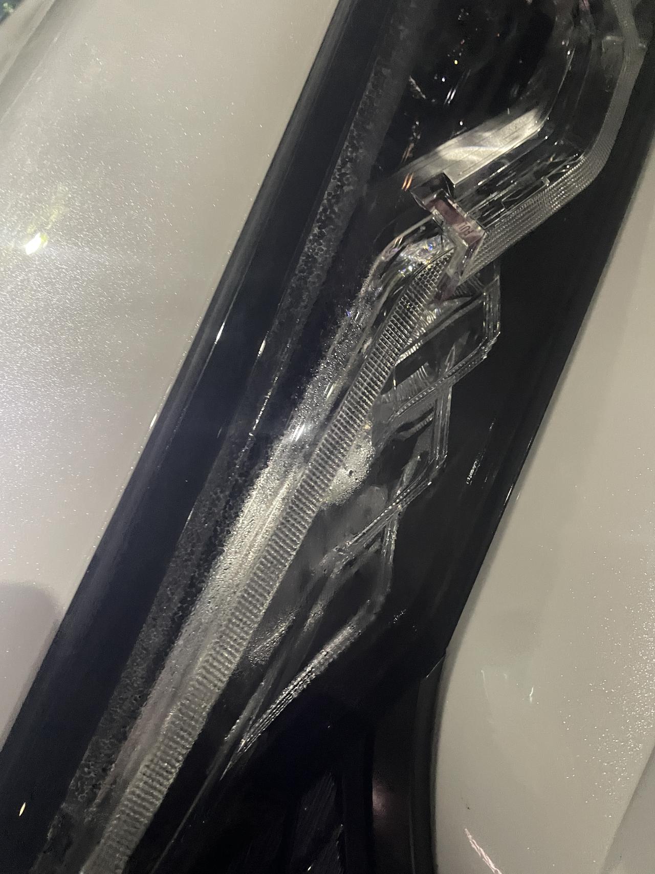 长安CS75 PLUS 三个月新车，刚洗车大灯起雾什么原因