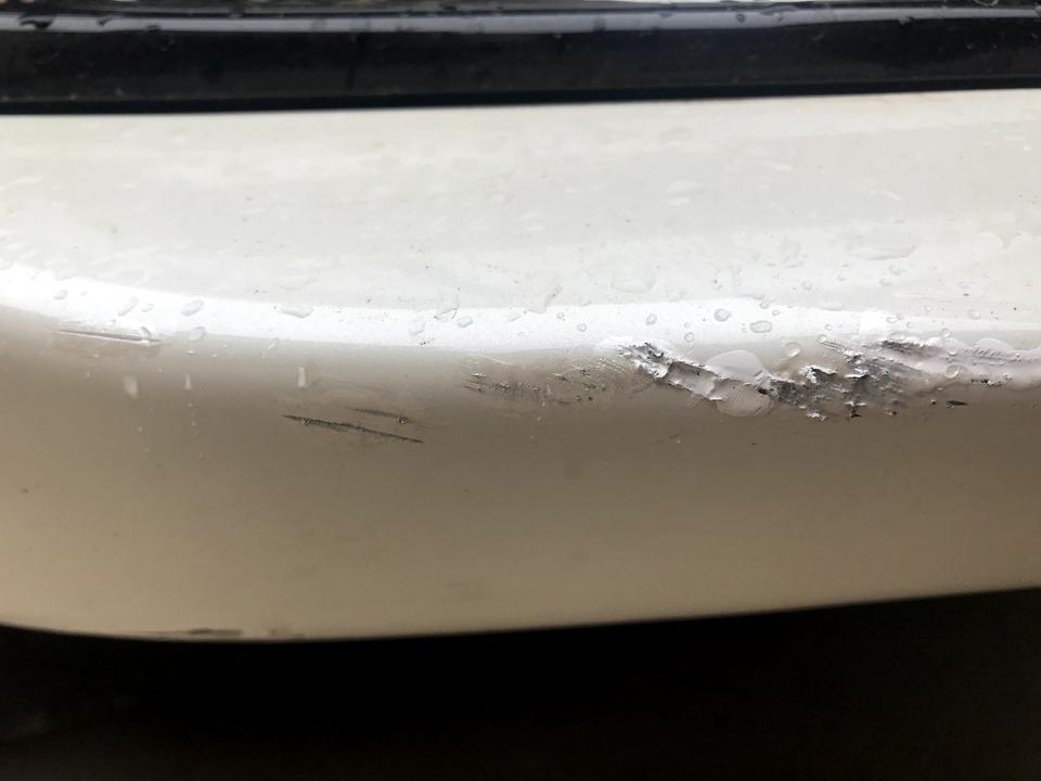日产轩逸 刚提车第二天就刮蹭了，前杠位置，这个还可以补好嘛，费用大概多少，刚用补漆笔点了几下，昨天第一次开，真的是不刮不