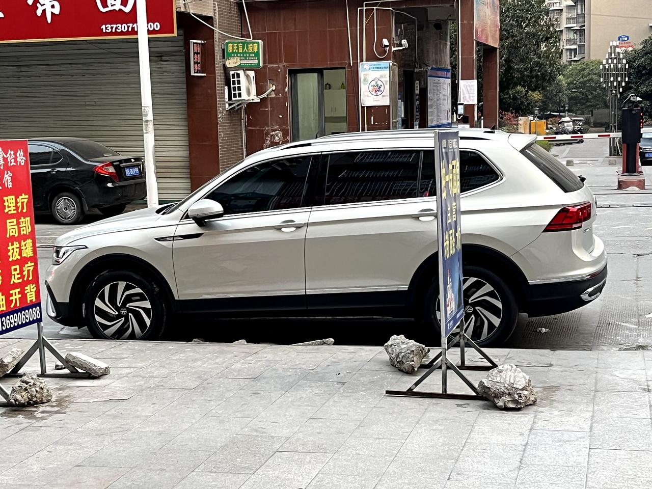 22款途观L钥匙不灵敏，把钥匙放在衣服口袋里，开不了门，关不了门，有谁知道这是什么问题