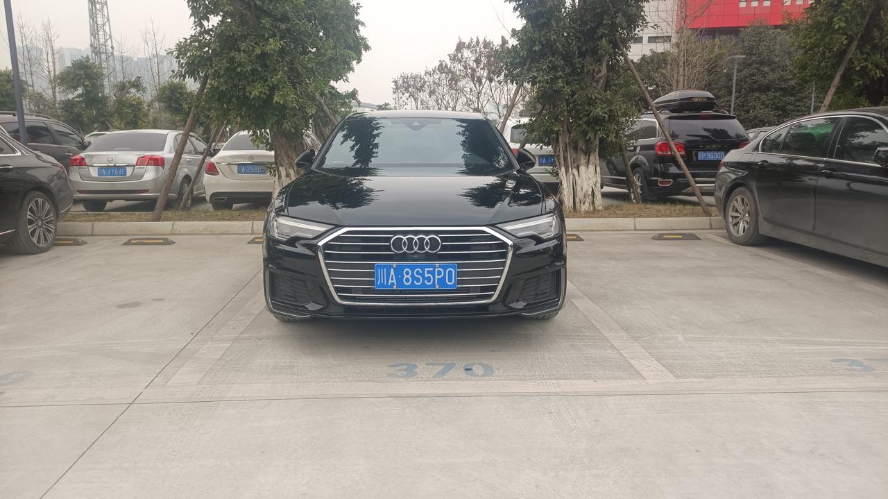 奥迪A6L 大哥些刚提车要不要贴个车衣，问了几家基本要1个W