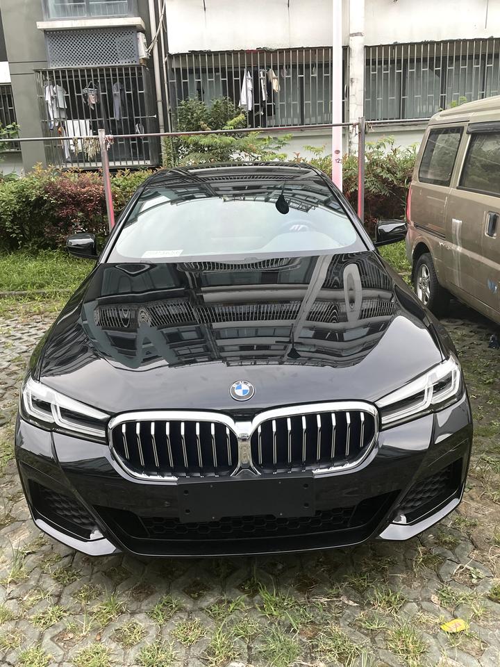 宝马5系 看你们提车都这么慢啊，我的从订车 批贷款 到提车就10天时间，中间还因为我自己原因耽搁了两天，7月13号提到的