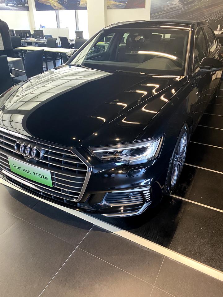 奥迪A6L 停车下车，是先挂到p挡还是先摁电子手刹？