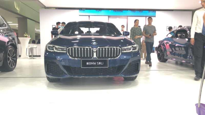 宝马5系 21款530li尊享，问了下，优惠8个点，裸车46左右，落地53左右，这个价是再等等，还是可以入了