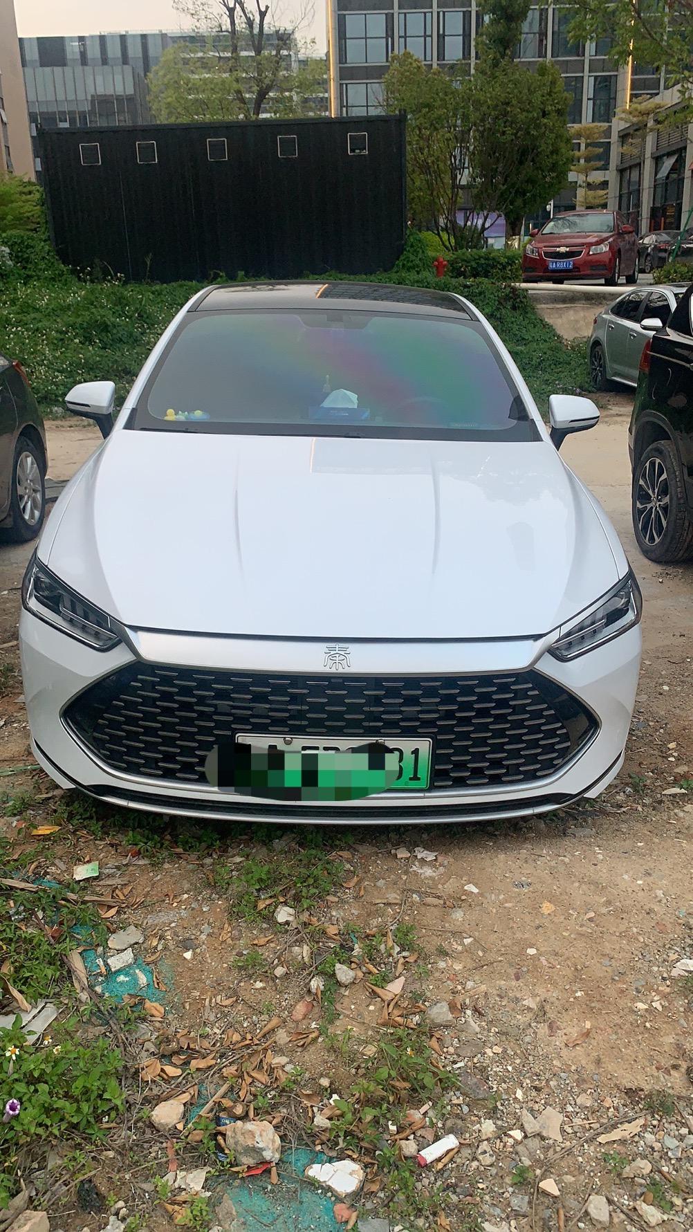 比亚迪宋PLUS DM-i 坐标广州！请问各位大佬们现在订宋需要等多久。听说51版本有现车是真的假的小弟去年没等到宋提了