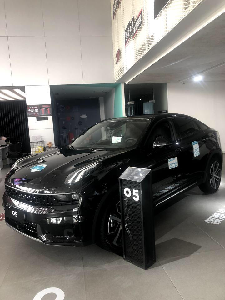 领克01 好纠结  不知道选谁  大家给点建议