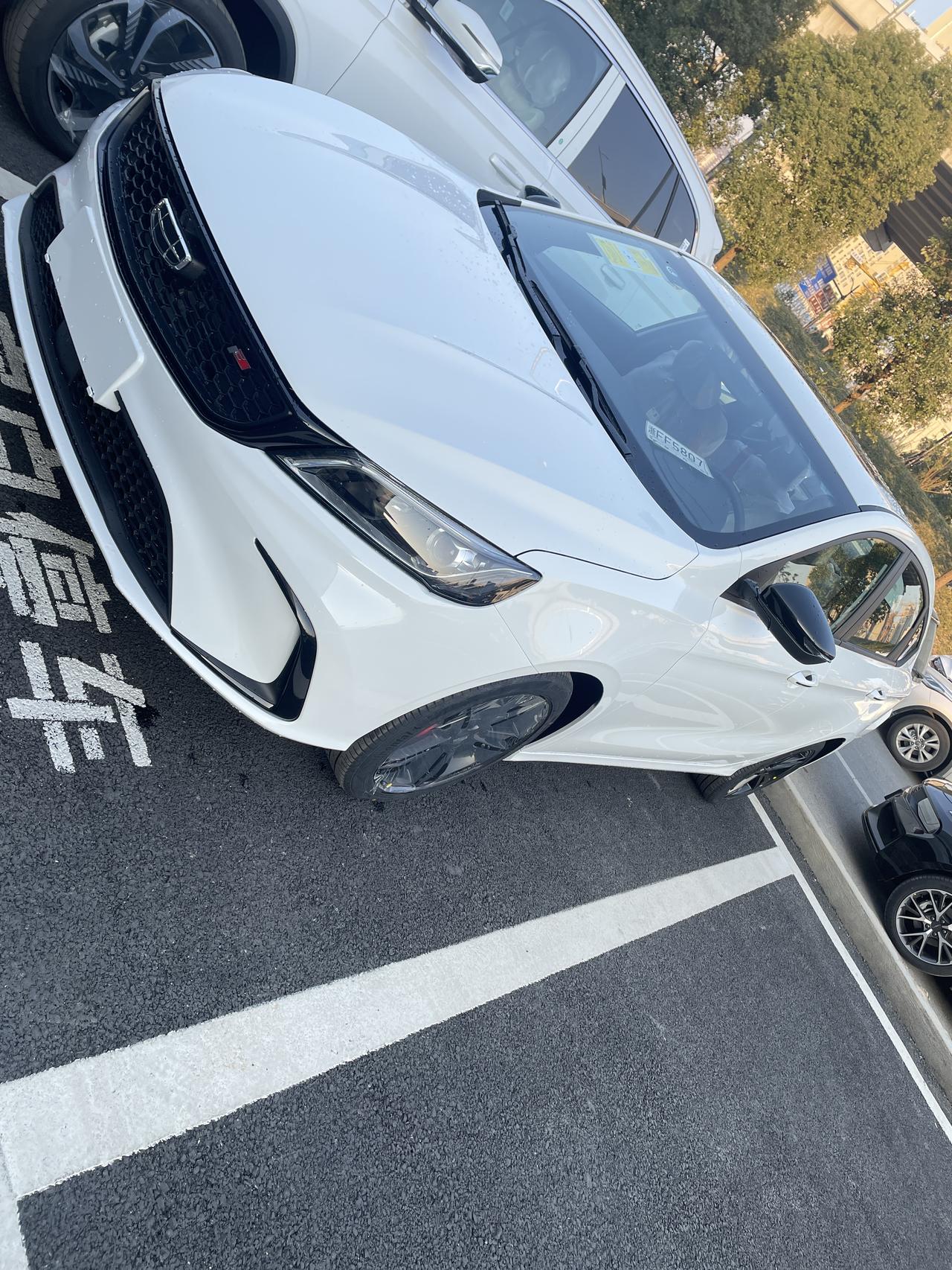 吉利缤瑞 刚提新车，车机网络用不了  说是过段时间录完系统才能用真的嘛、   你们的是不是也这样