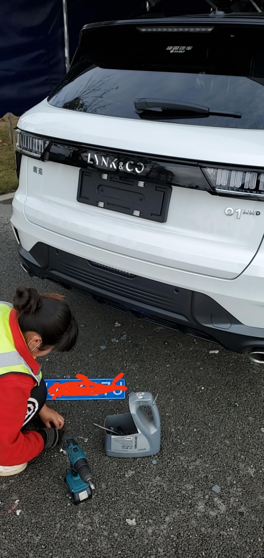 领克01 3月4号提的车，今天开车进西藏前挡风玻璃被石子打裂了人生第一辆车!说说实际感受:1、空间:车比较短吧（轴距数据