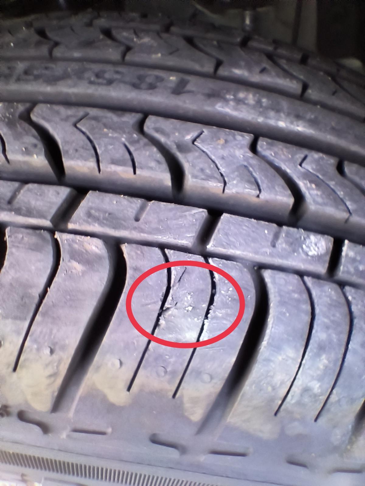 哪吒哪吒V 请问这是不是垃圾轮胎，这种情况需不需要换轮胎？