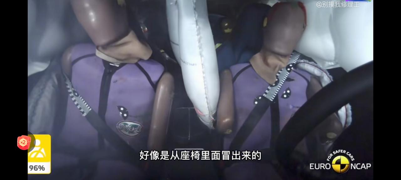 不懂就问领克01国内版本没有标配主驾驶与副驾驶之间的中央安全气囊吗？欧洲版本有