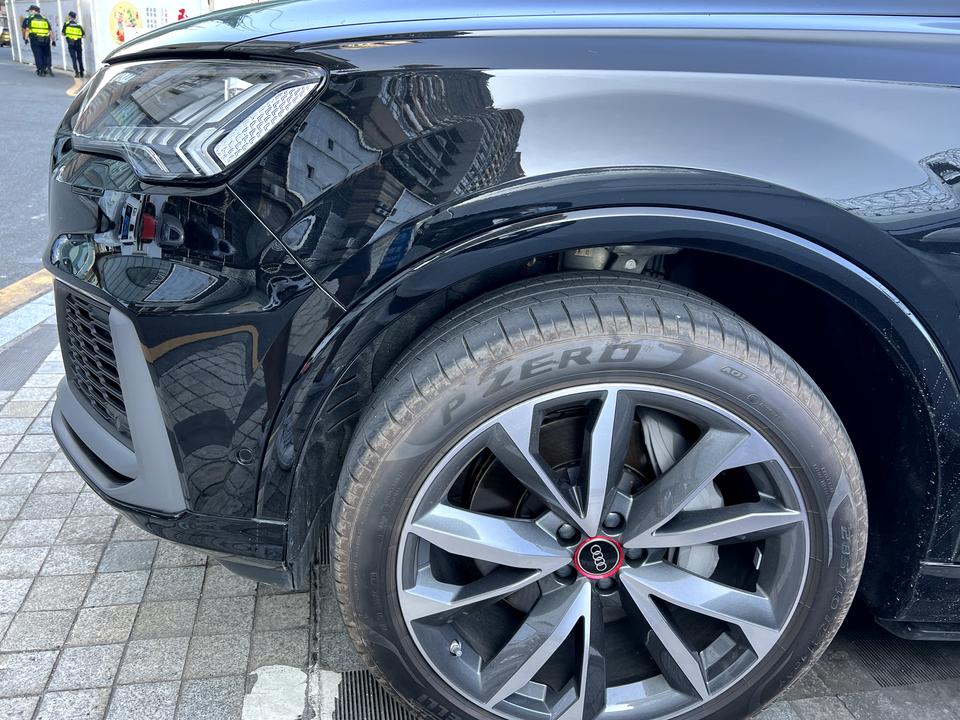 奥迪Q7 Q7车主们你们的悬挂一般都是调最高位置吗？跑高速调最低？