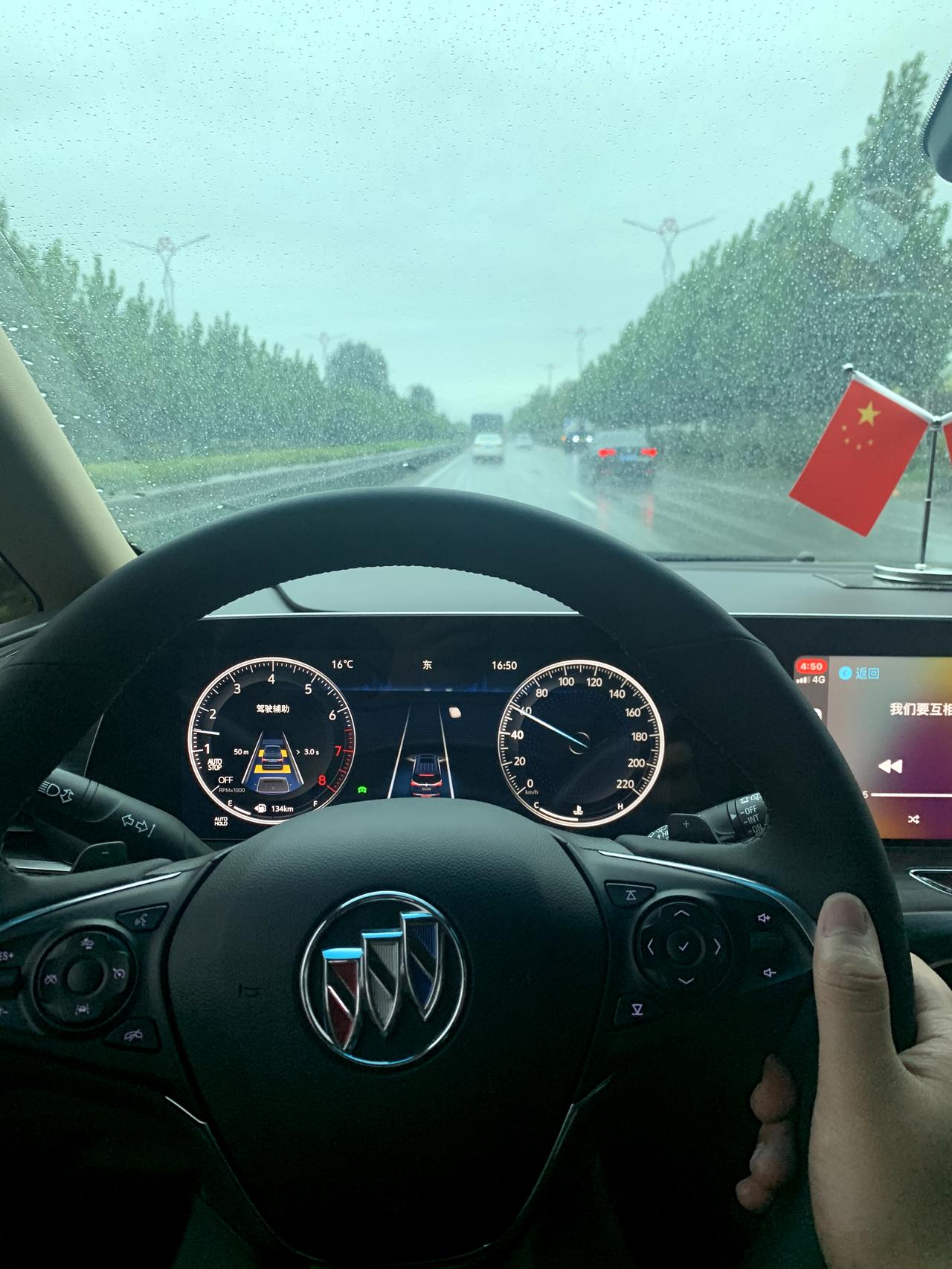 别克GL8 各位大佬们 我的车子是21年十月份的车 目前行驶三万公里 车子加速减速挫顿感都特别强 而且开着还特别沉重 这