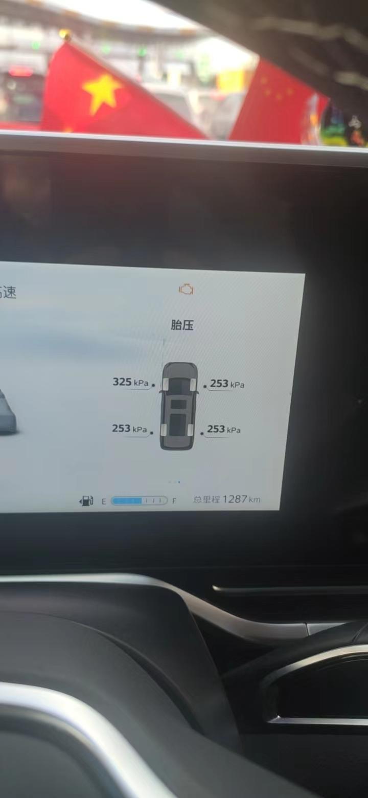 别克GL8 我想问问那位大师，知道这是怎么回事啊。车子开了一千公里，这个灯亮了