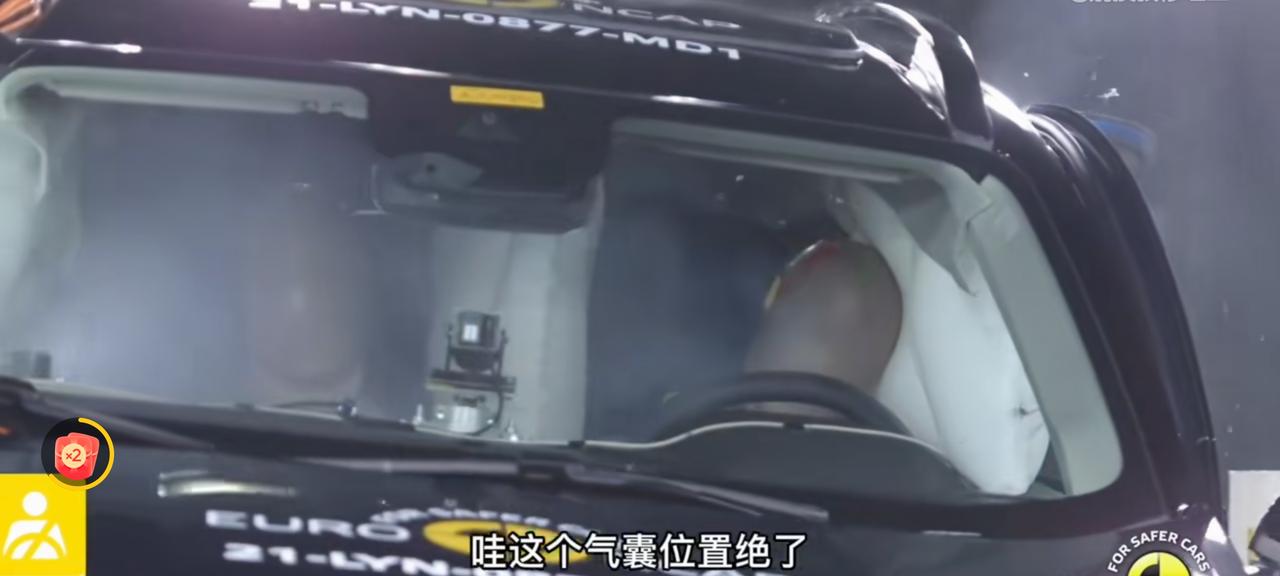 不懂就问领克01国内版本没有标配主驾驶与副驾驶之间的中央安全气囊吗？欧洲版本有