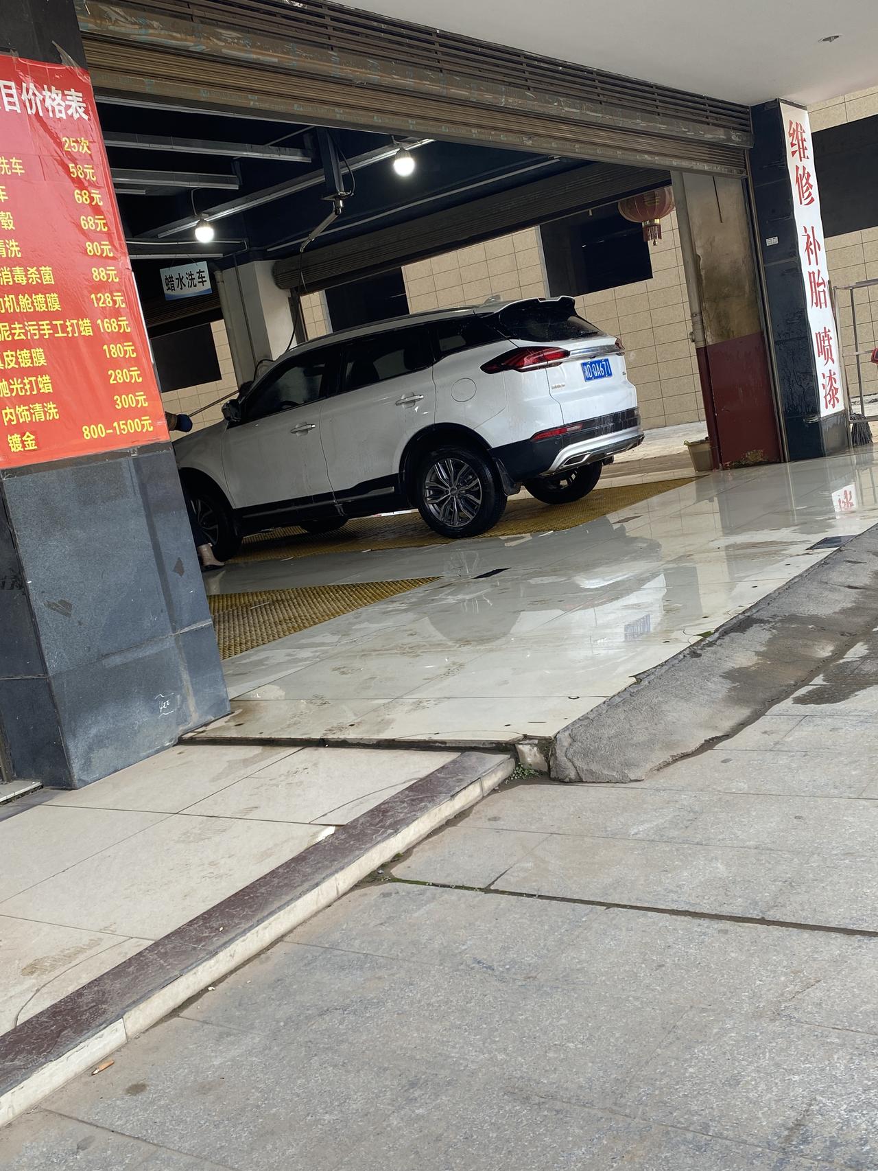吉利博越 请问各位车友，新车6000公里6个月  倒车时方向盘打死后有一阵抖动是怎么回事！有一样问题的车主吗？