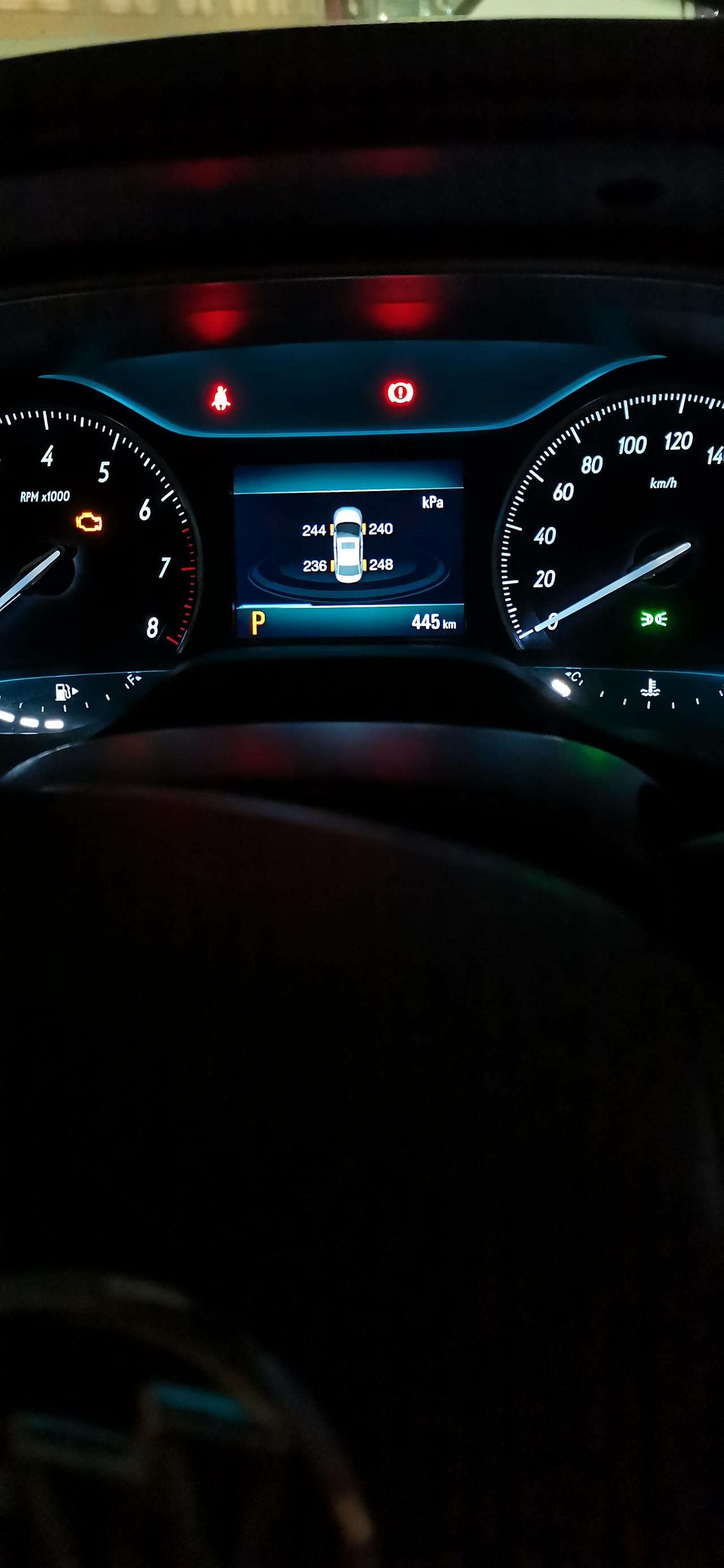 别克英朗 新车，哪位师傅告诉我这样气压标准吗？要不要调整？