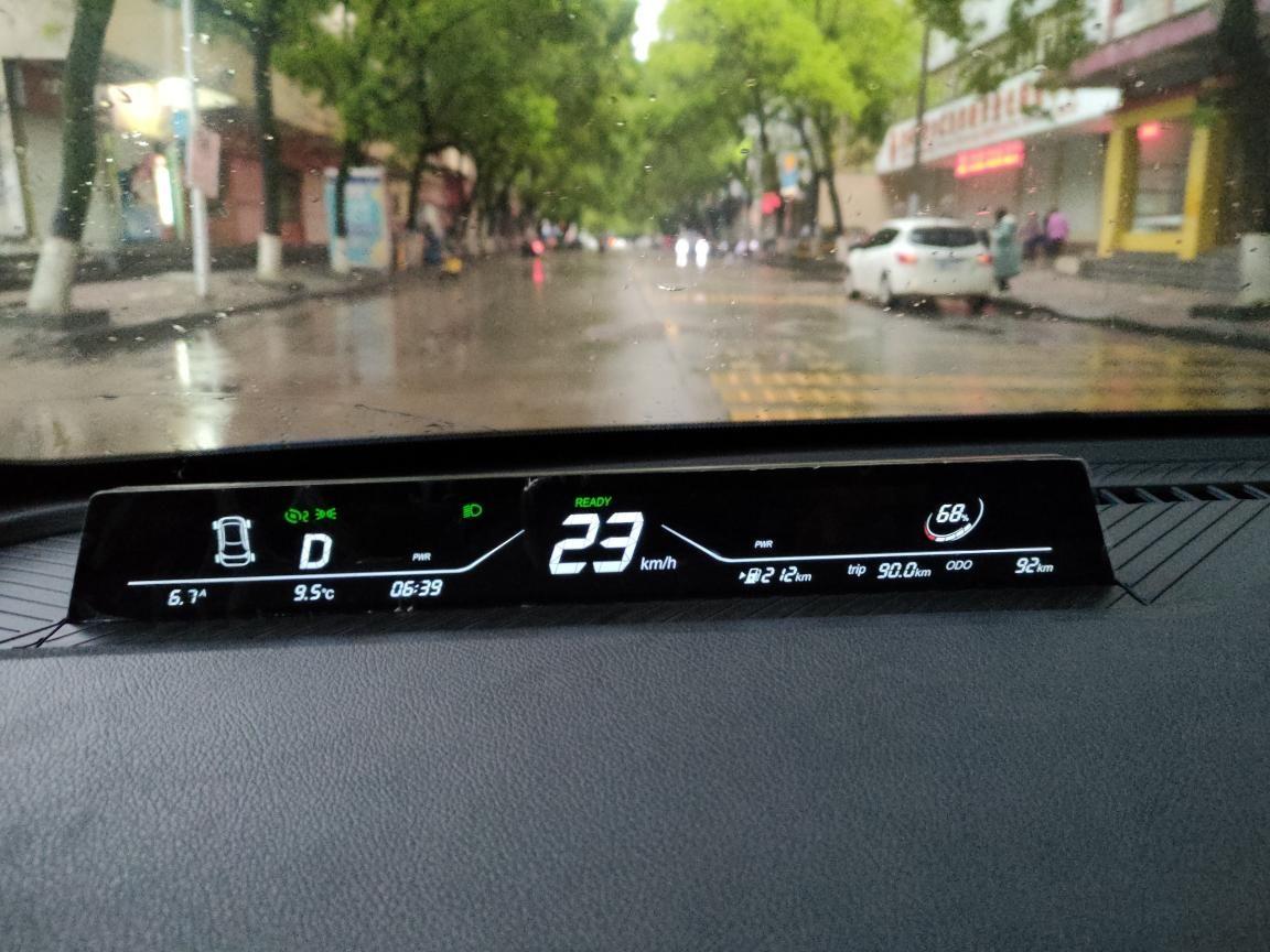 哪吒哪吒V 请问301续航的，是不是不能使用7千瓦的充电桩，哪怕是使用了也跟随车充一下3.5千瓦的输出功率，充电时间一样