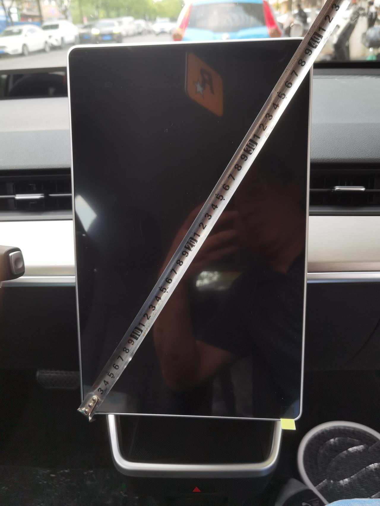 哪吒哪吒V 520提车2021款长续航，配置表是13寸大屏，实际测量好像不止，13寸对角线应该是33～34mm，是不是中