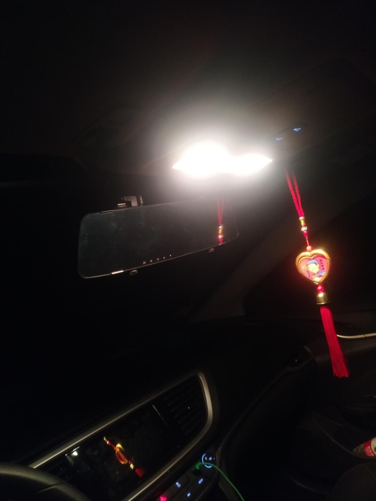别克英朗 熄火后阅读灯总是亮着，遥控钥匙也没法锁车，这种状况是什么原因？有大神解答下吗？21款4缸高配