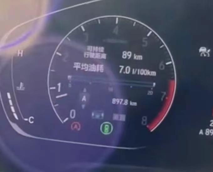 本田英仕派 万能的朋友们，为什么我的只能单独显示油耗或者转速（图一这样的），不能像图二一样油耗转速一起显示的呢，咋设置呢