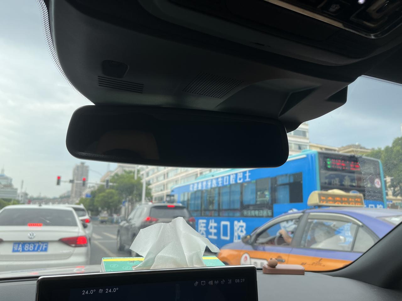 有没有好点的流媒体后视镜推荐啊专车专用最好，冒险家