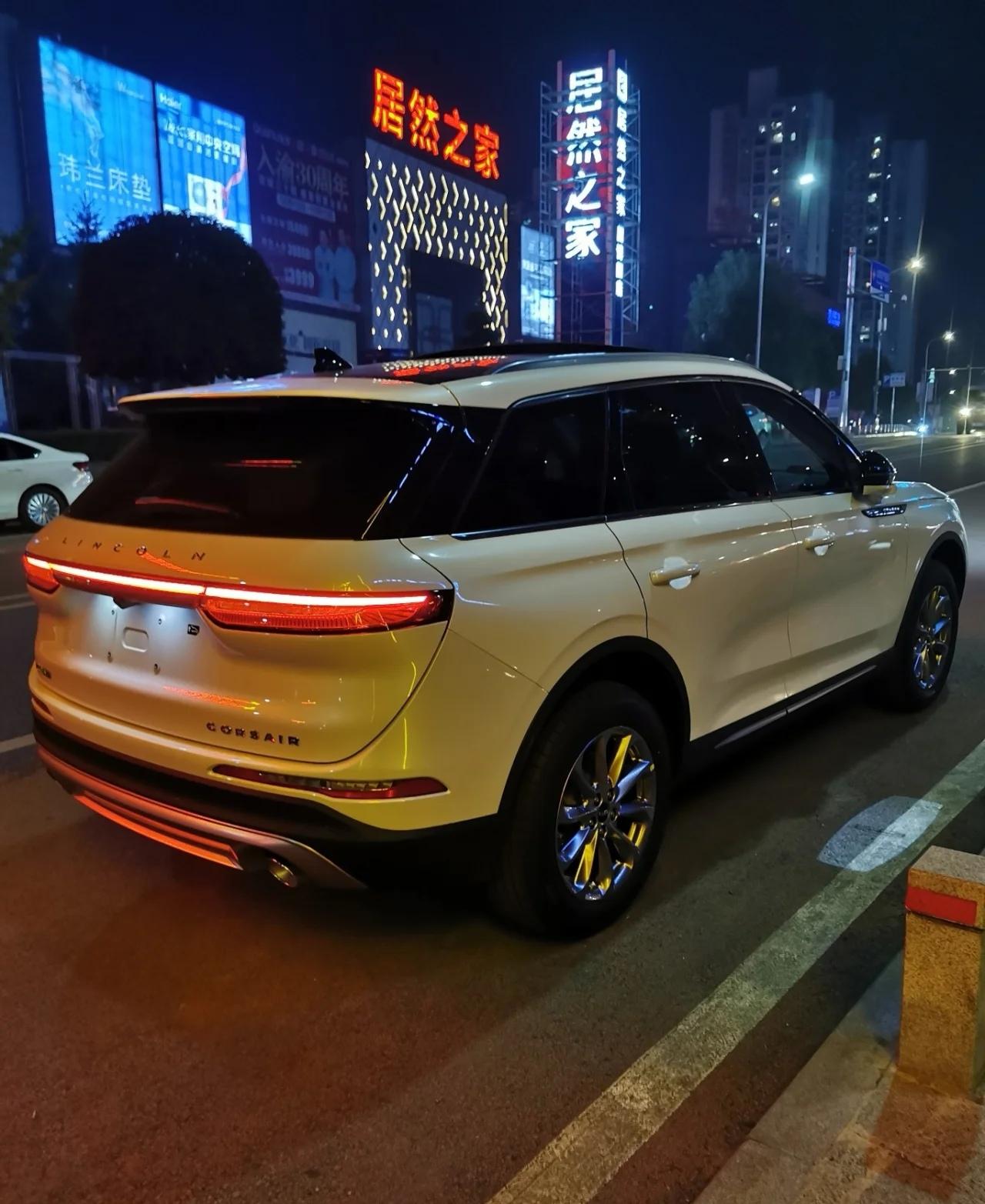 看中二雅版本了，不过225的轮胎日常开起来稳定性怎么样，比较猛的加速变道超车这种操作能做么，平时下班路上都习惯变道超车，