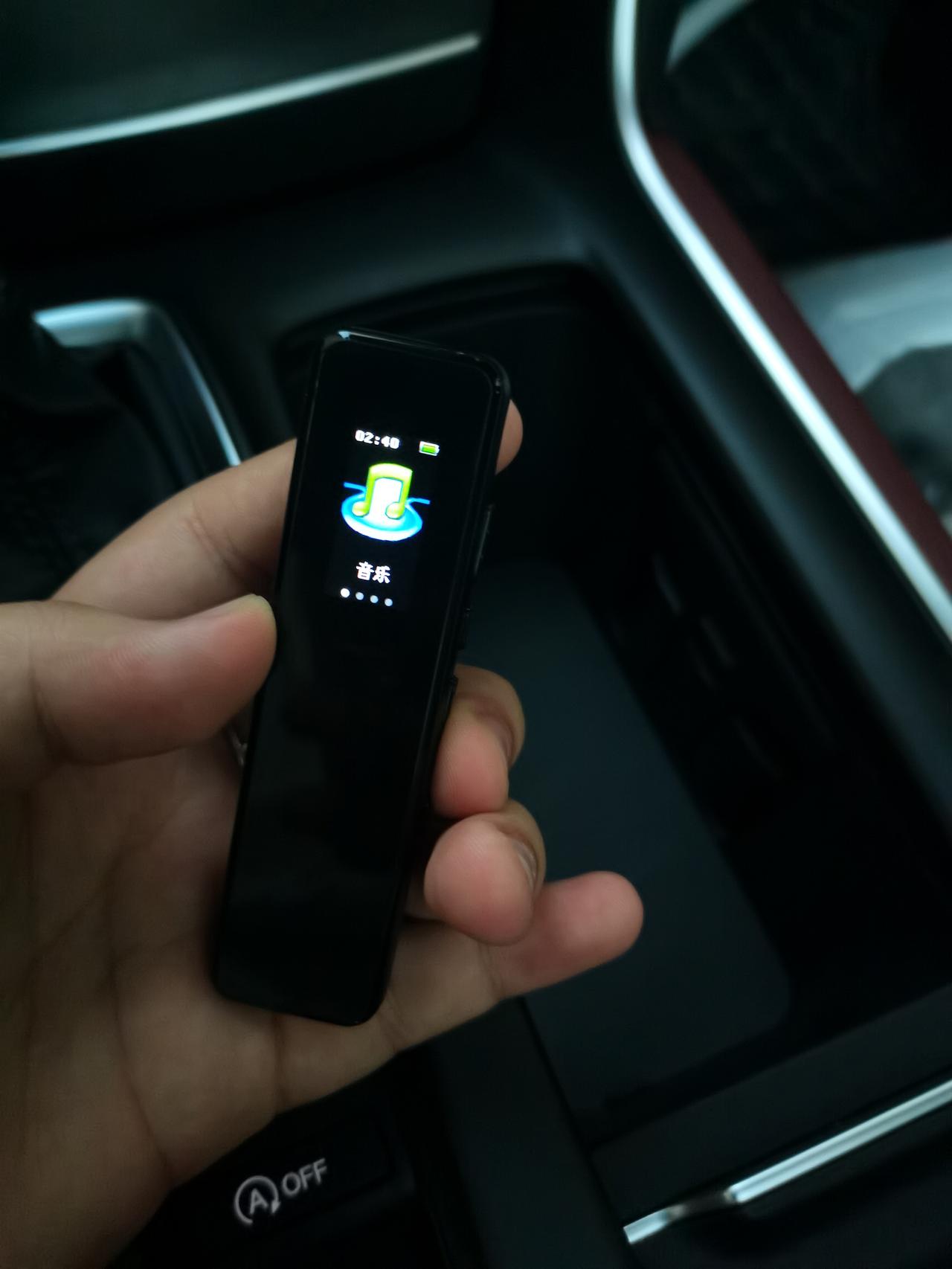 新提的英仕派，为什么车上有录音笔？自带的吗