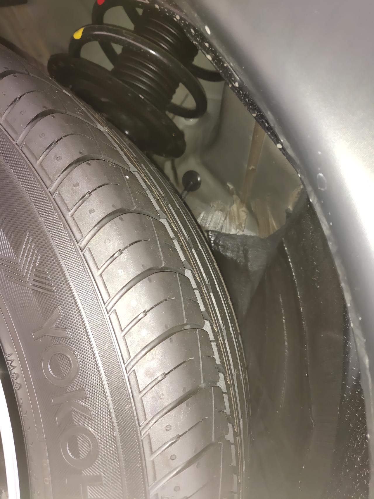 今儿试了下2.4的 欧蓝德整体式样大气，不时尚，不过适合咱们这种低调的有内涵的男人开，关车门的感受好难受，不习惯，没有全