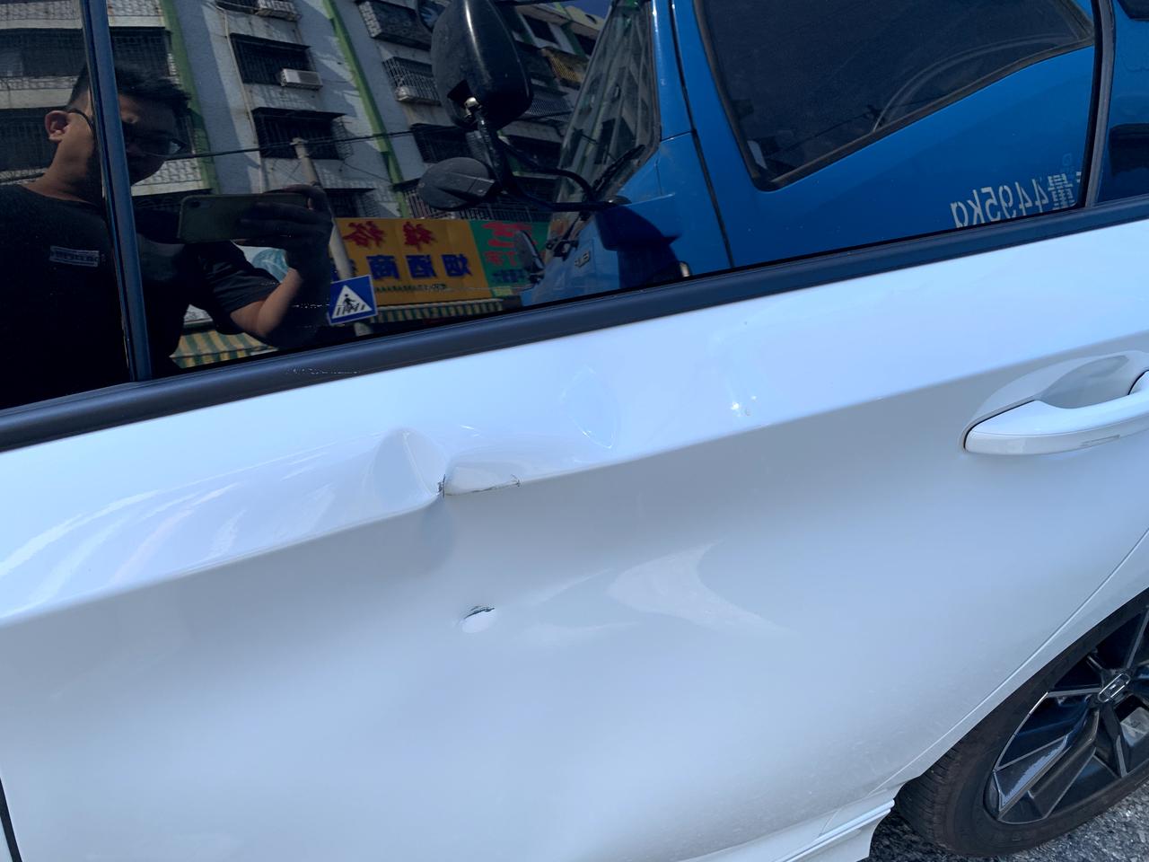 本田英仕派 大半年车，一血了！是换门呢还是修复呢……