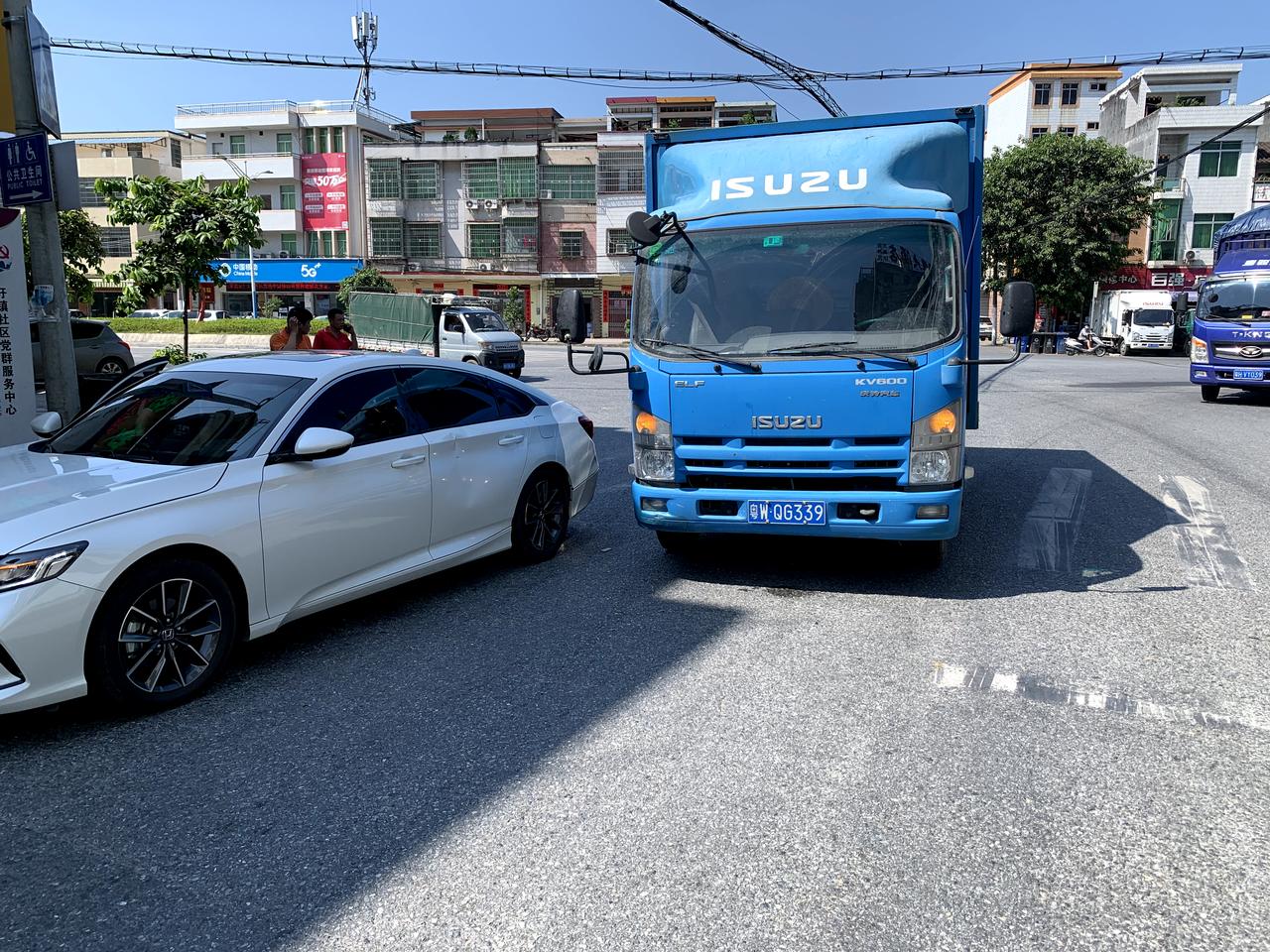 本田英仕派 大半年车，一血了！是换门呢还是修复呢……
