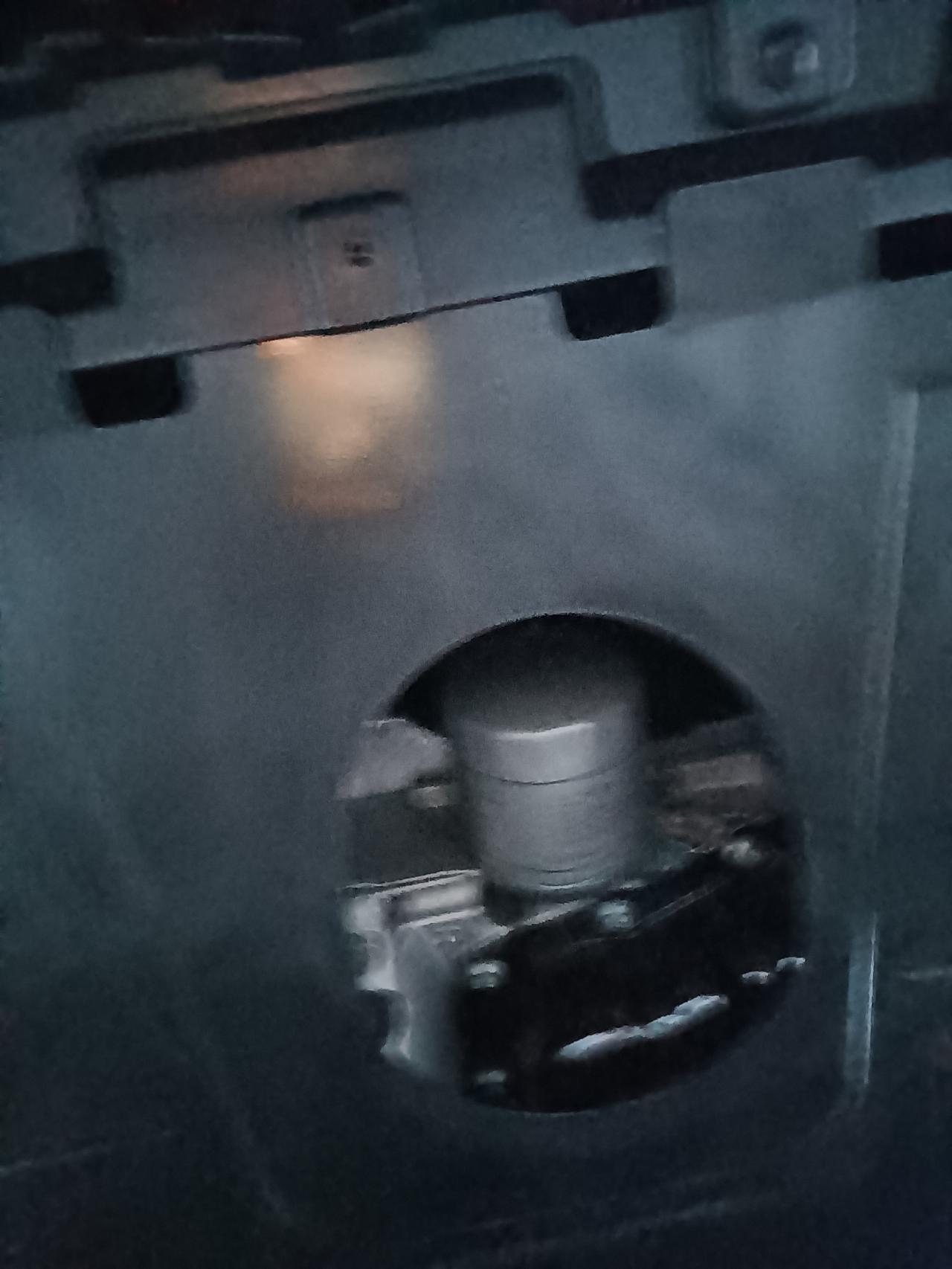 捷达VS5 买时候送的发动机护板，露个大窟窿，用不用换全封闭的护板？