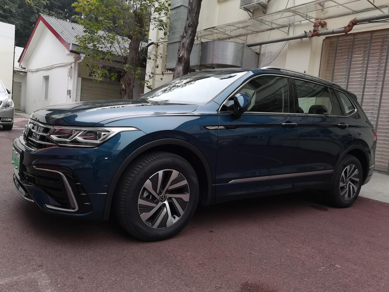 大众途观L PHEV 2022款途观L430PHEV天境蓝，开了三个月了，总体感觉不错，纯电驾驶顺畅，外观拉风，车内后排
