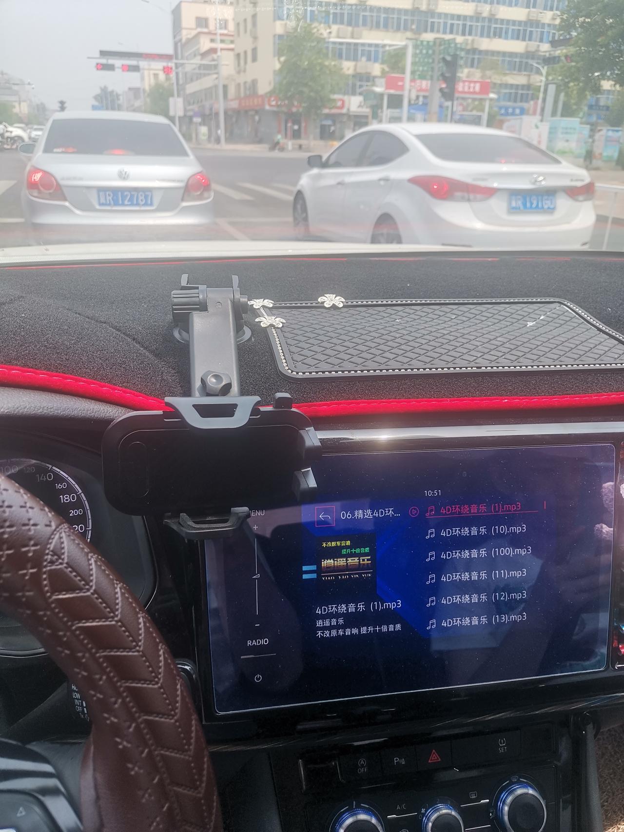 捷达VS5 小五 音乐声音开到最大  工作台就嗡嗡响 是共振吗  怎么解决 我啥好办法