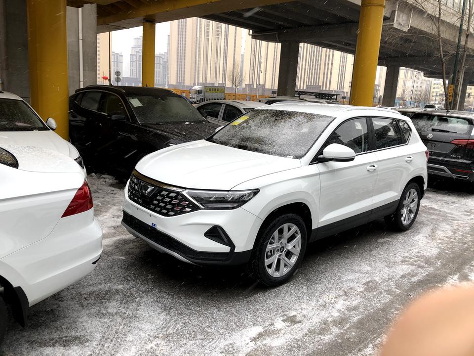 捷达VS5 想问下大家伙，买了新车，白色VS5，要贴车衣么？有说贴的好，店里销售说不用贴。想问下大家有贴的必要么？