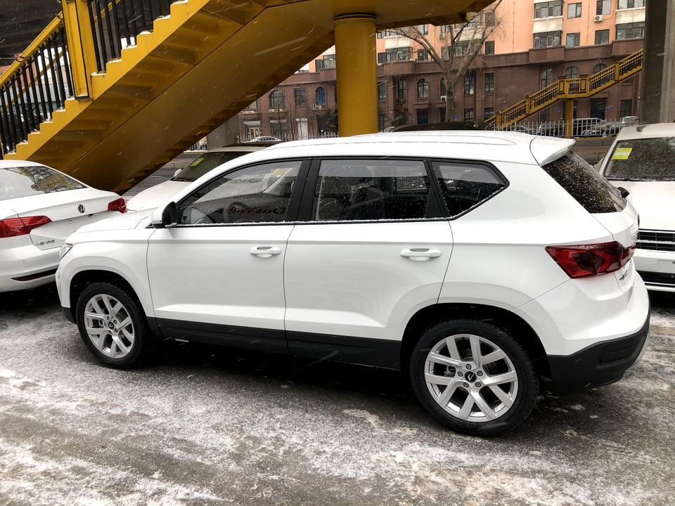 捷达VS5 想问下大家伙，买了新车，白色VS5，要贴车衣么？有说贴的好，店里销售说不用贴。想问下大家有贴的必要么？